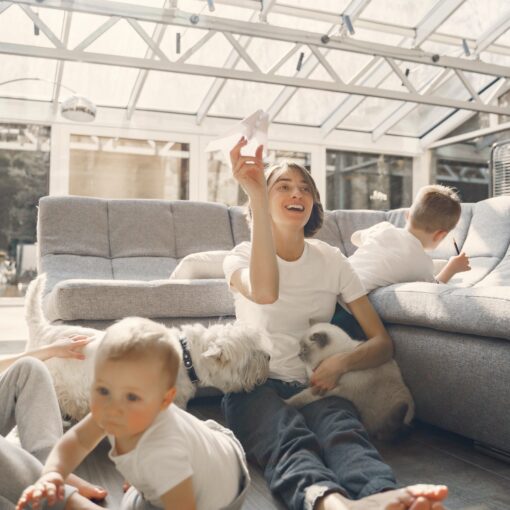 famiglia felice con cane